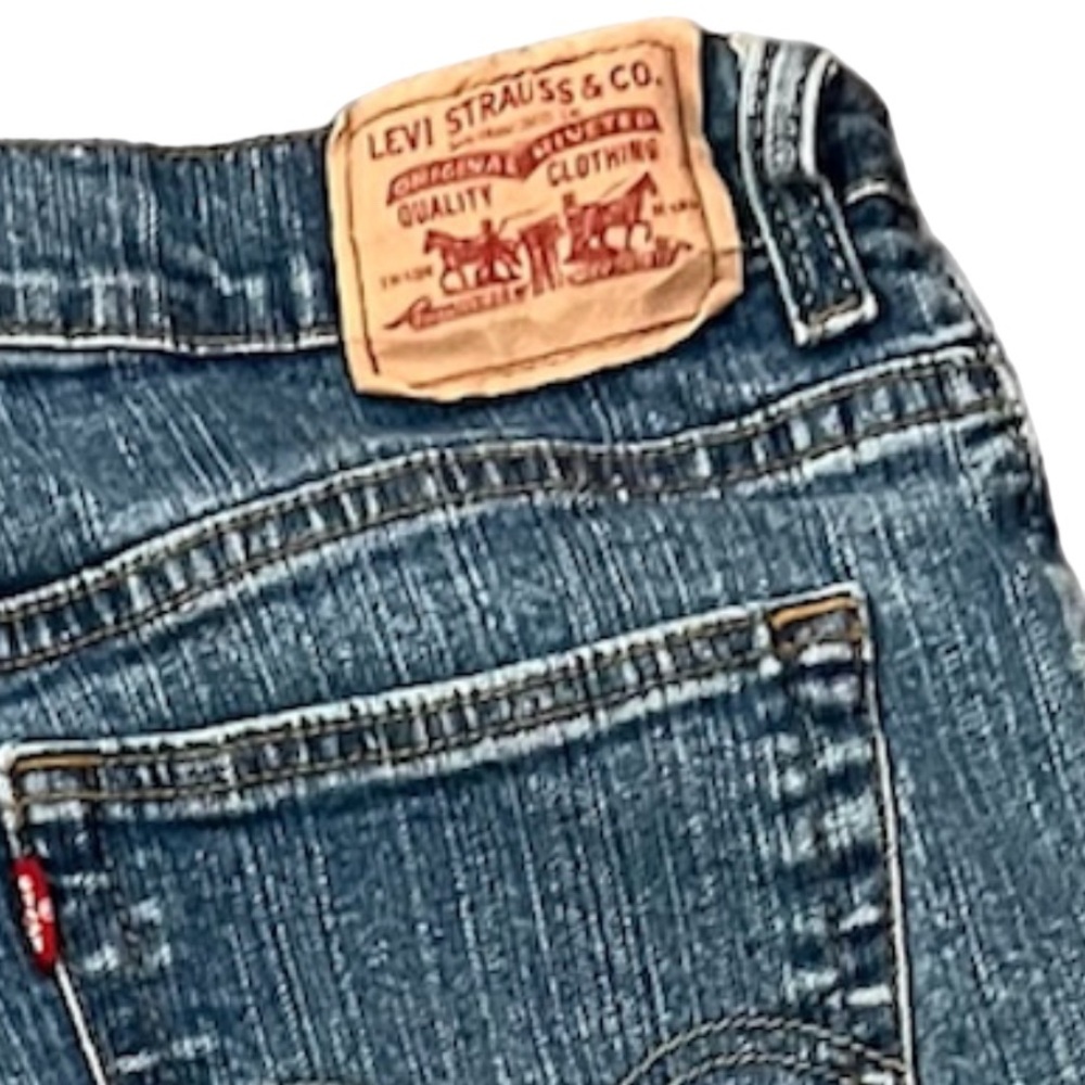 Levi’s 550 Relaxed Fit Boot Cut Capri Frayed Hem Jeans